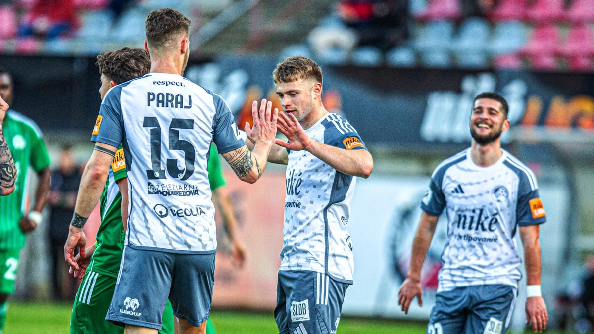 Futbalisti Podbrezovej oslavujú gól