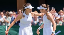 Tereza Mihalíková a Olivia Nichollsová.
