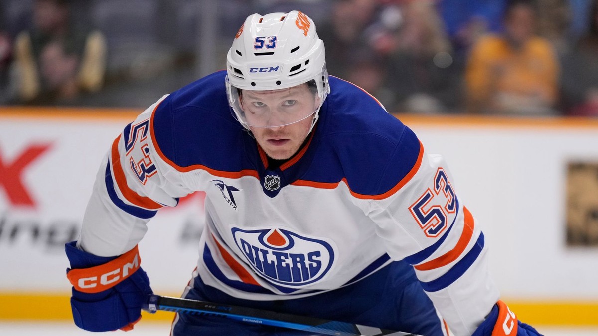 Kanadský hokejista Jeff Skinner v drese Edmontonu Oilers.