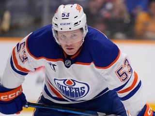 Kanadský hokejista Jeff Skinner v drese Edmontonu Oilers.