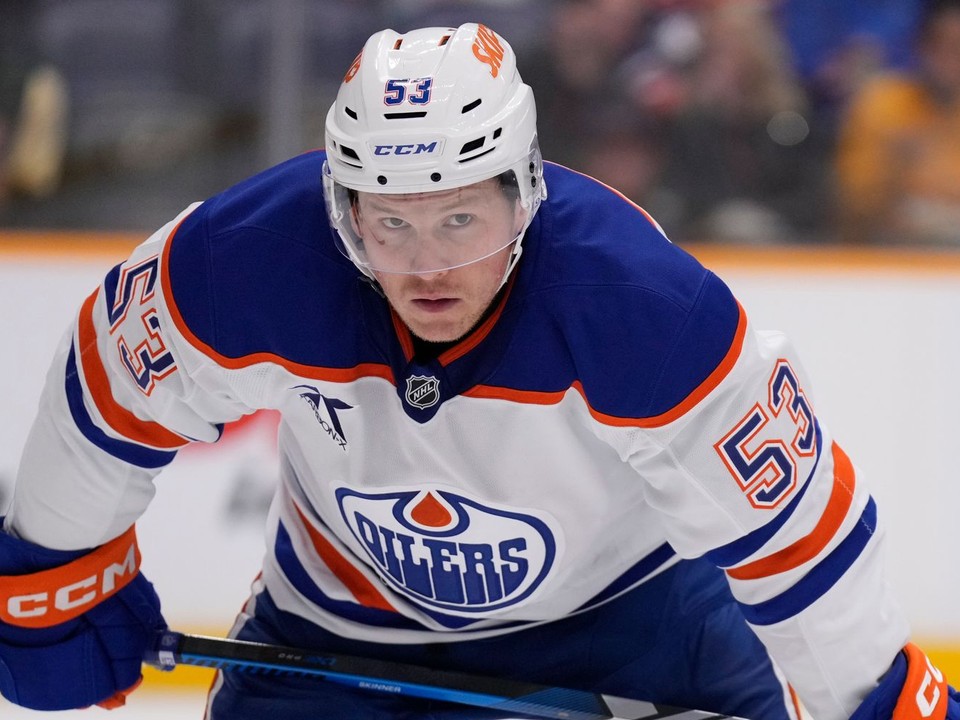 Kanadský hokejista Jeff Skinner v drese Edmontonu Oilers.