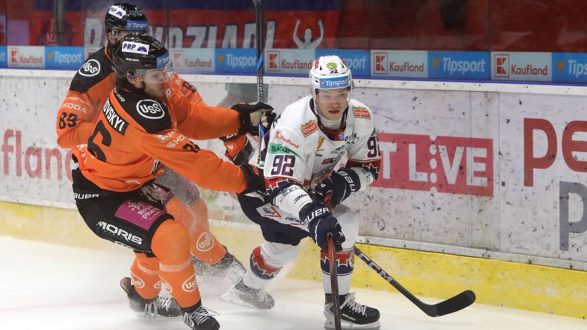 zľava Oleksii Dakhnovski (Košice) a Joona Jääskeläinen (Zvolen)