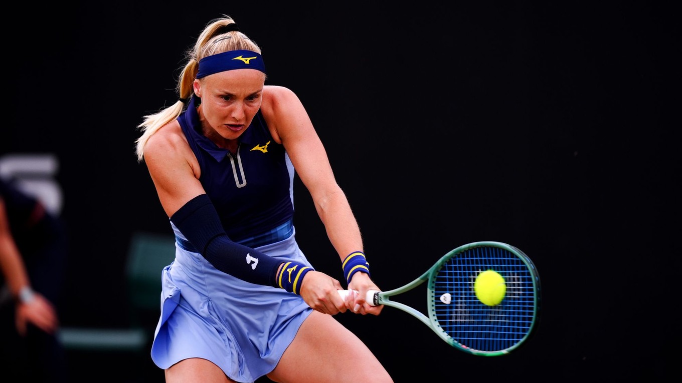 Slovenská tenistka Rebecca Šramková na turnaji WTA v Nottinghame. 