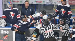 Šarvátka počas zápasu 11. kola hokejovej Tipos extraligy HC Košice - HC Slovan Bratislava.