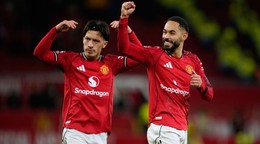 Manchester United oslavuje gól. 
