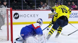 Ivar Stenberg strieľa víťazný gól v zápase proti Slovensku.