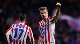 Alexander Sorloth sa teší z gólu, vľavo Dávid Hancko
