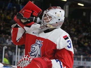 Michael Hrabal v zápase Česko - USA na MS v hokeji hráčov do 20 rokov 2024. 