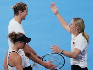 Nemeckí tenisti oslavujú triumf v semifinále United Cupu