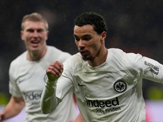 Hugo Ekitike oslavuje gól.