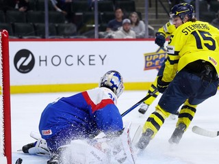 Ivar Stenberg strieľa víťazný gól v zápase proti Slovensku.