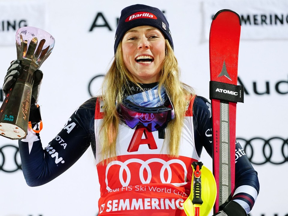 Mikaela Shiffrinová sa teší z víťazstva v Semmeringu. 