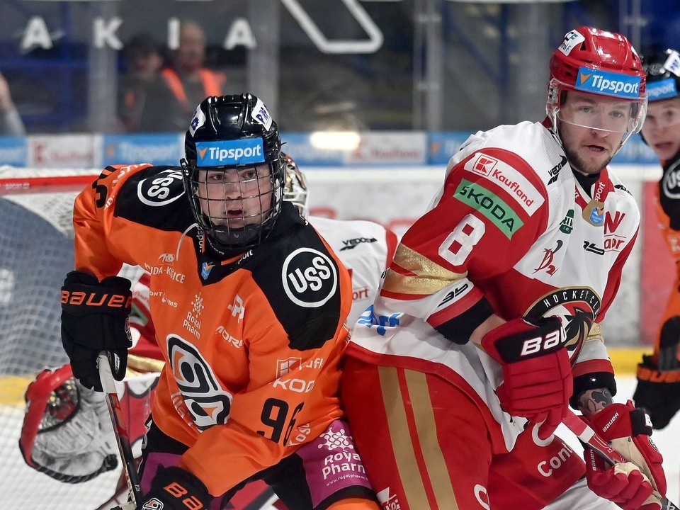 Zľava Patrik Timko (Košice) a Michal Chatrnúch (Prešov) v 40.kole Tipsport ligy.