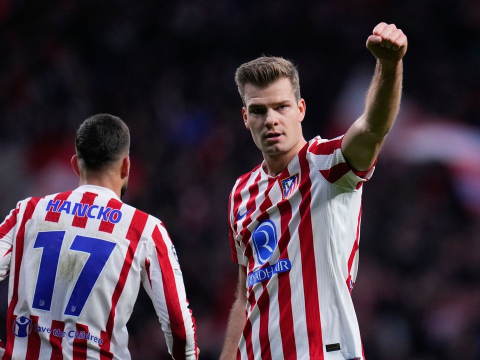 Alexander Sorloth sa teší z gólu, vľavo Dávid Hancko