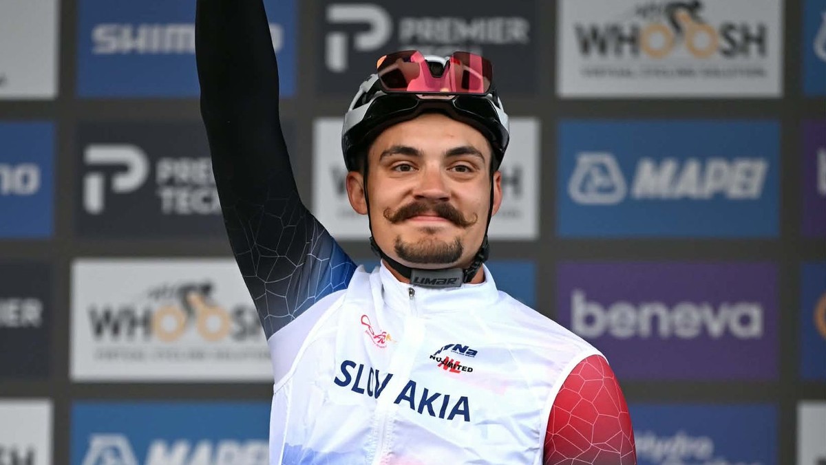 Slovenský masér Vladimír Kováčik počas MS v cyklistike 2026.