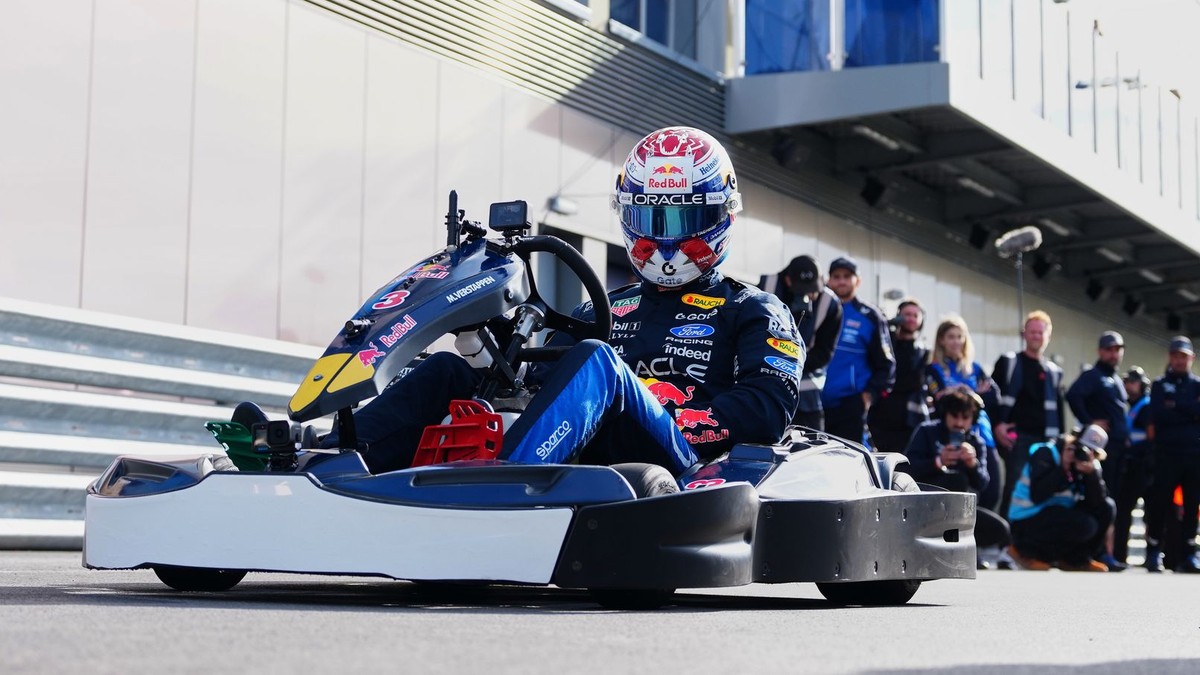 Max Verstappen počas výzvy Max vs 100.