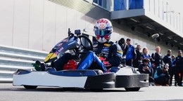 Max Verstappen počas výzvy Max vs 100.
