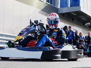 Max Verstappen počas výzvy Max vs 100.