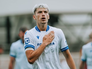 Slovenský futbalista Tomáš Rigo sa teší z gólu v drese Baníka Ostrava.