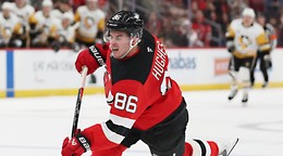 Jack Hughes v zápase NHL.