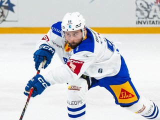 Slovenský hokejista Tomáš Tatar v drese švajčiarskeho Zugu.