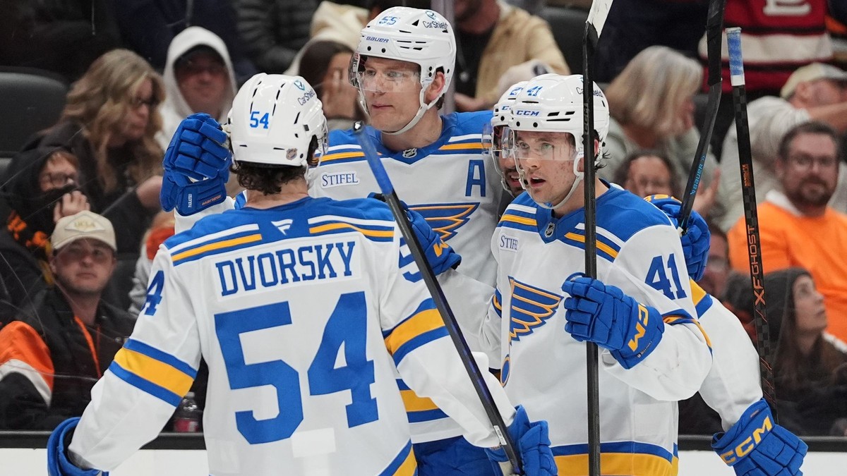 Dalibor Dvorský sa so spoluhráčmi teší z gólu