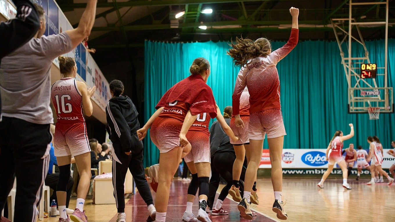 Basketbalistky klubu Slávia Banská Bystrica.
