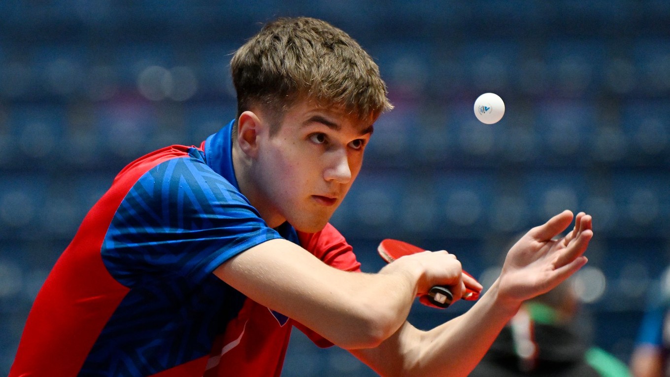 Samuel Palušek (Slovensko) odvracia úder Rafaela Konga (Potugalsko).