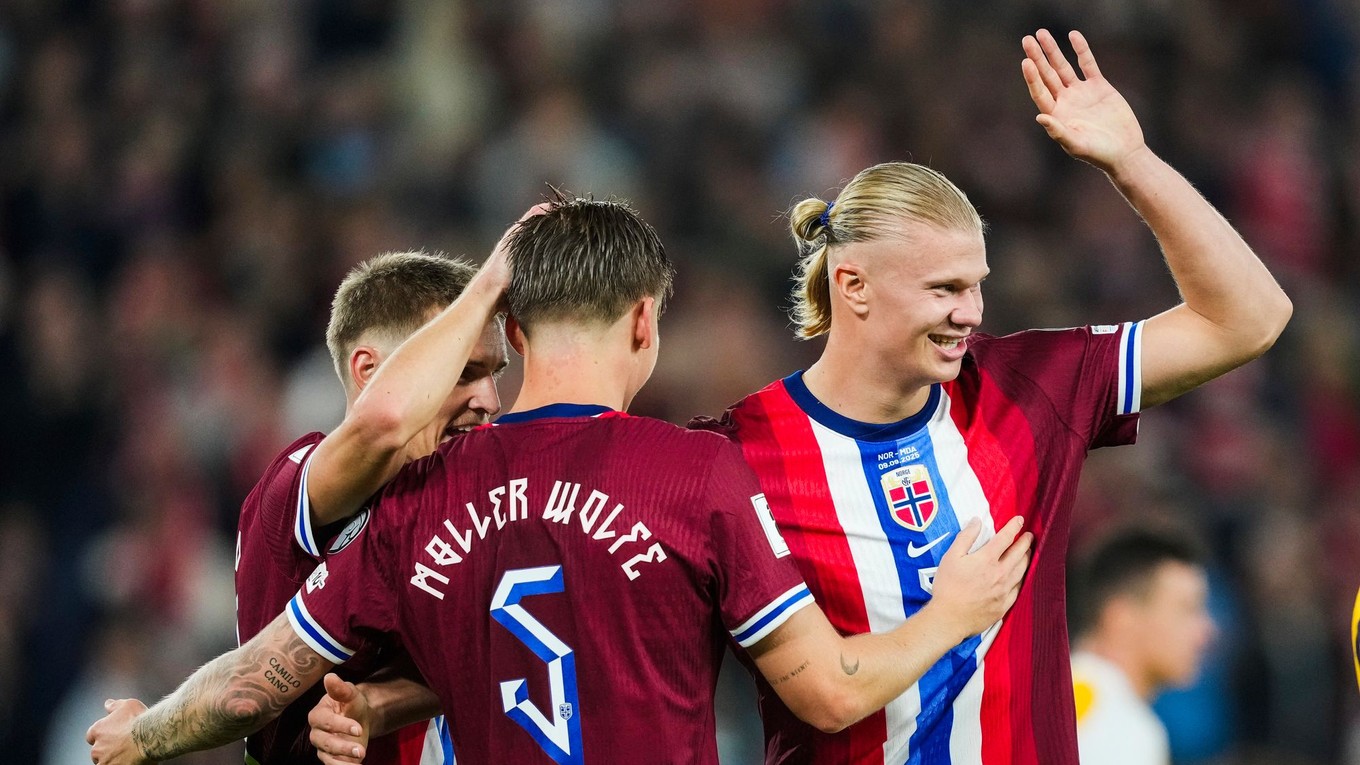 Erling Haaland oslavuje gól. 