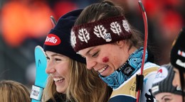 Mikaela Shiffrinová s Breezy Johnsonovou získali zlato v tímovej súťaži na MS 2025.