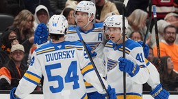 Dalibor Dvorský sa so spoluhráčmi teší z gólu