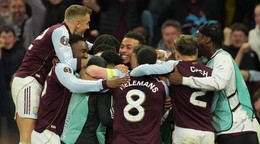 Futbalisti Aston Villy sa radujú z gólu v odvete semifinále Európskej ligy Aston Villa - Nottingham Forest.