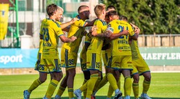 Futbalisti FC Košice oslavujú gól.