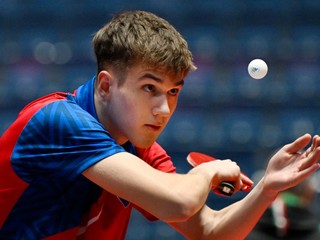 Samuel Palušek (Slovensko) odvracia úder Rafaela Konga (Potugalsko).