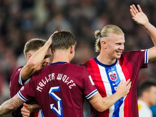 Erling Haaland oslavuje gól. 