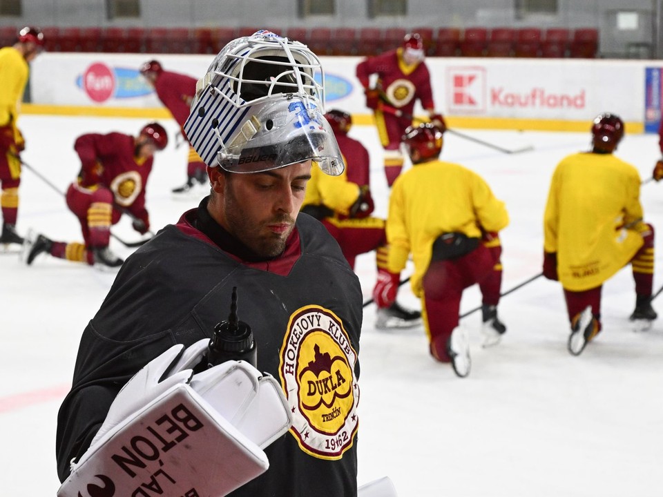 Brankár HK Dukla Trenčín Julian Junca.