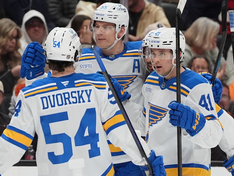 Dalibor Dvorský sa so spoluhráčmi teší z gólu