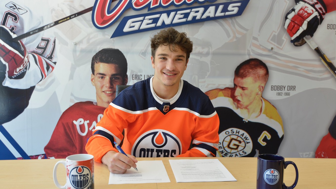 Tyler Tullio v drese klubu NHL Edmonton Oilers.