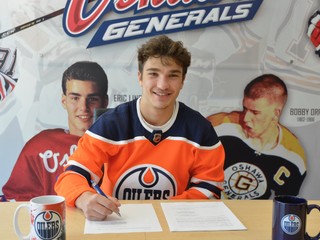 Tyler Tullio v drese klubu NHL Edmonton Oilers.