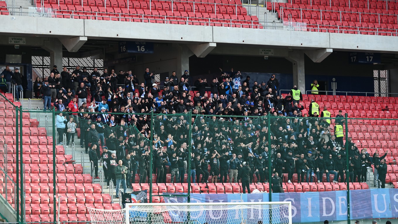 Fanúšikovia počas derby Trnava - Slovan.