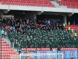 Fanúšikovia počas derby Trnava - Slovan.