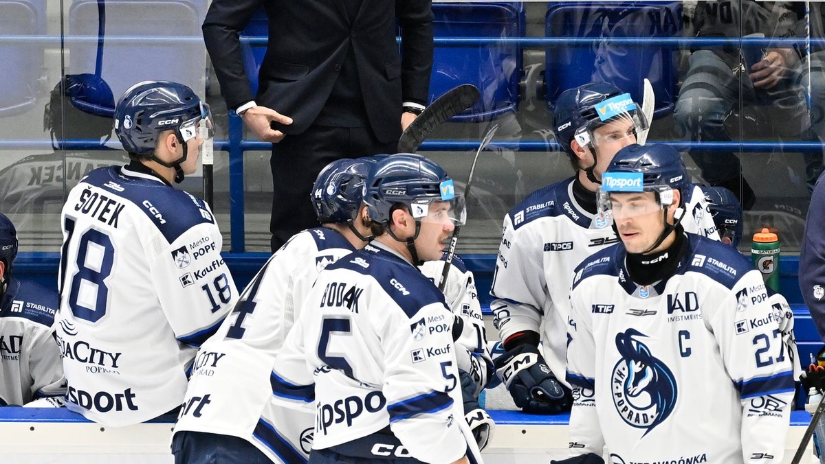 Hokejisti HK Poprad v zápase proti HC Prešov.
