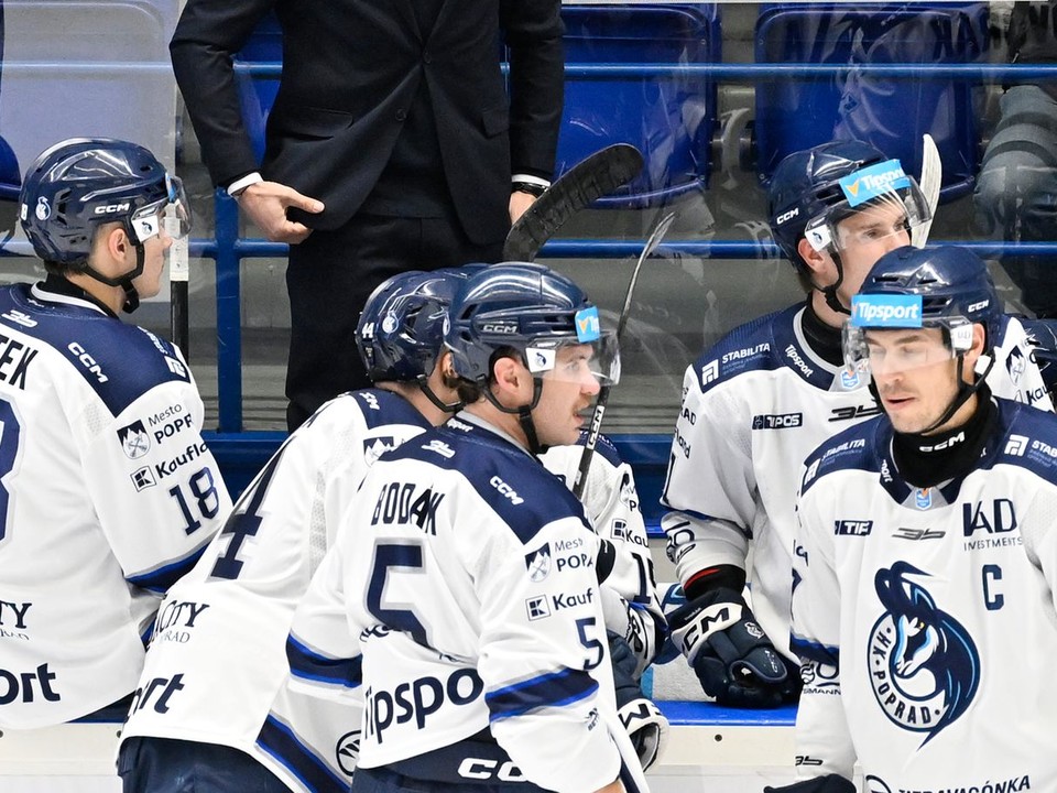 Hokejisti HK Poprad v zápase proti HC Prešov.