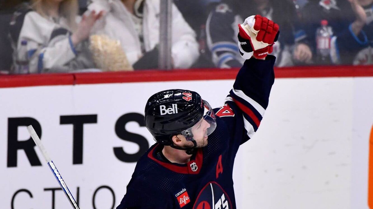 Obranca Winnipegu Jets Josh Morrissey.