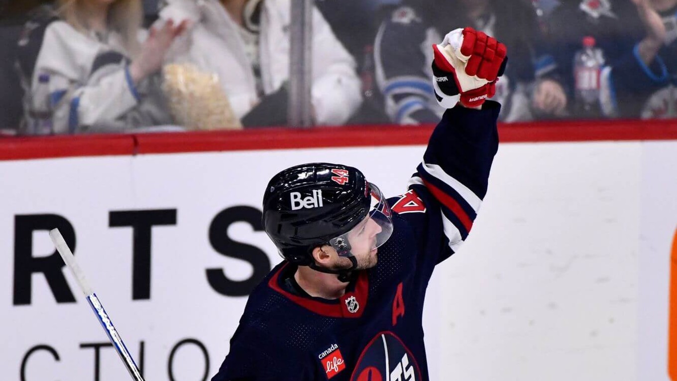 Obranca Winnipegu Jets Josh Morrissey.