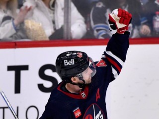 Obranca Winnipegu Jets Josh Morrissey.