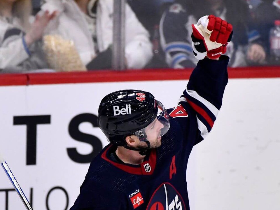 Obranca Winnipegu Jets Josh Morrissey.