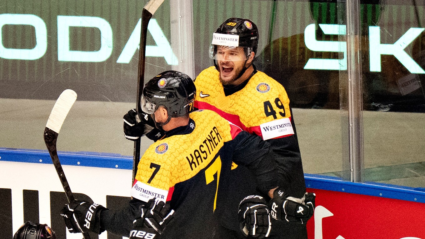 Lukas Kalble oslavuje gól.