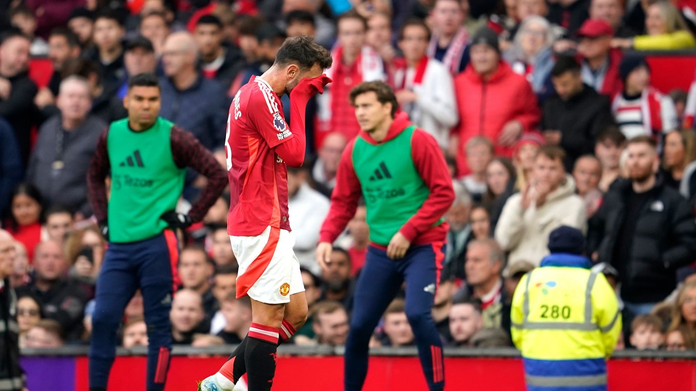 Bruno Fernandes dostal červenú kartu v zápase Manchester United - Tottenham Hotspur v 6. kole Premier League.