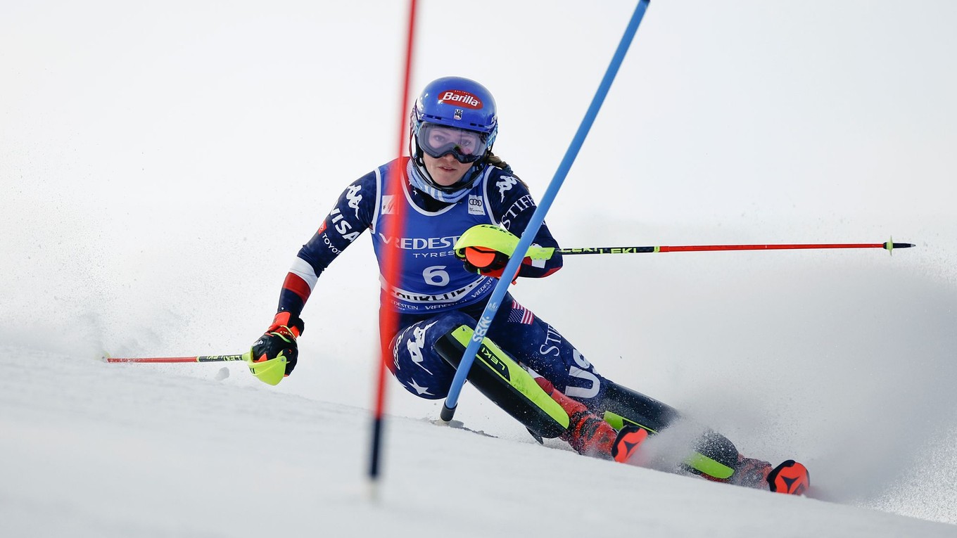 Mikaela Shiffrinová počas 1. kola slalomu v stredisku Courchevel 2025.